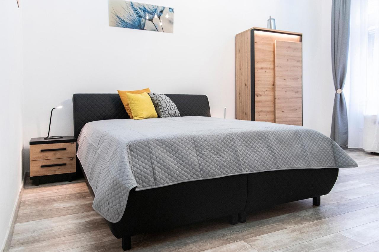 Astoria Tiny Apartment Budapest Bagian luar foto